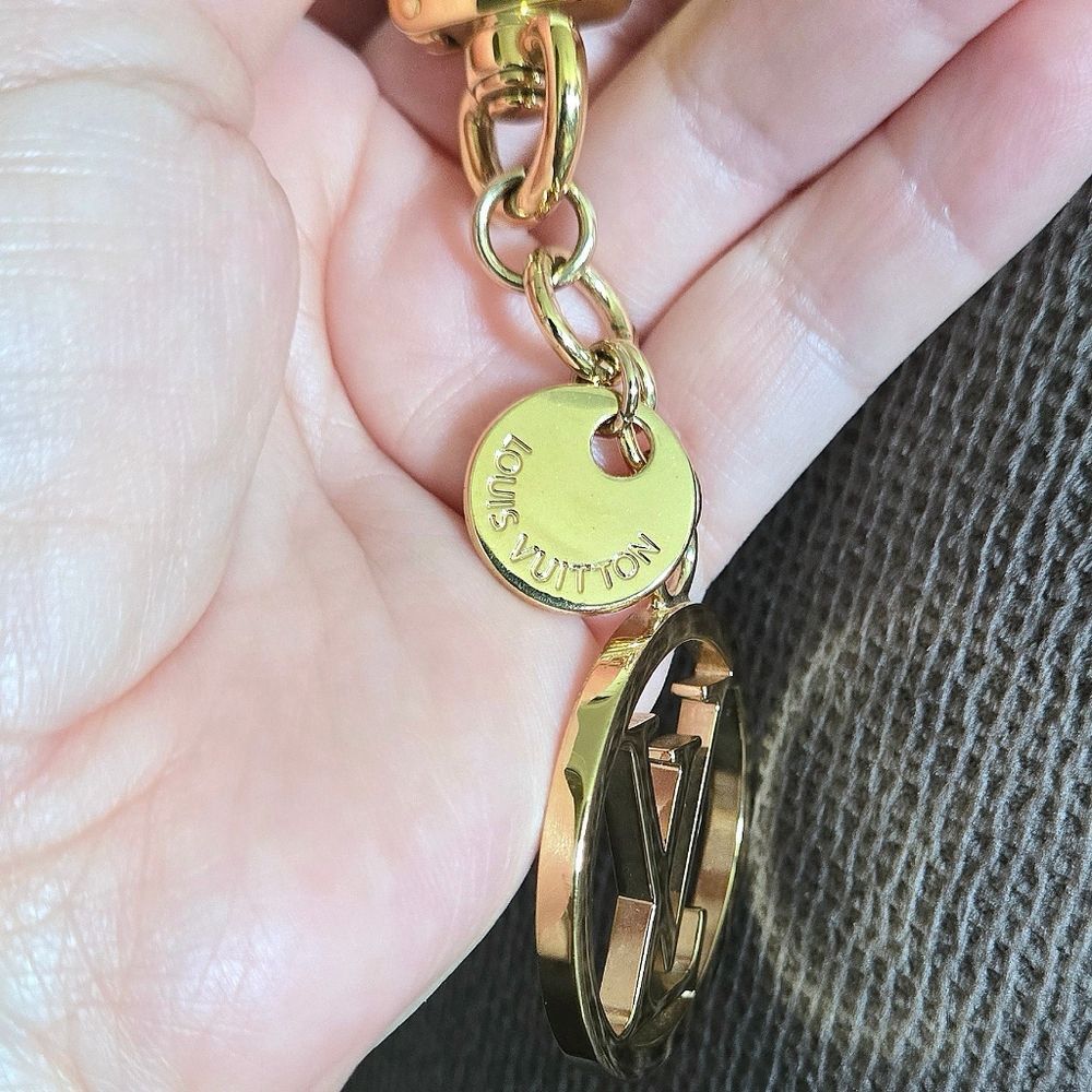 Louis Vuitton Circle Bag Charm WITHOUT Keyholder - Used - Picture 9 of 16